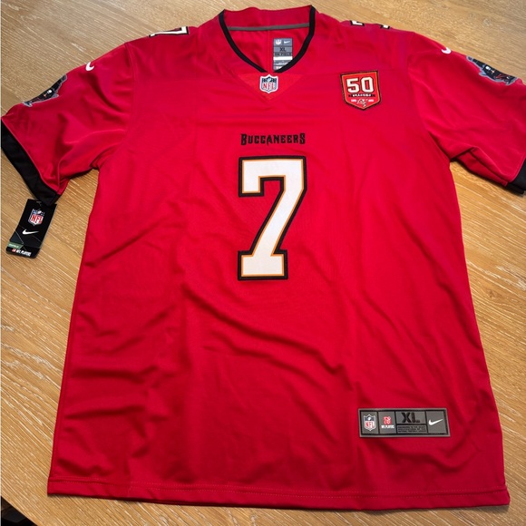Tampa Bay Bucs Bucky Irving 
NFL Red On Field Jersey - Picture 1 of 4